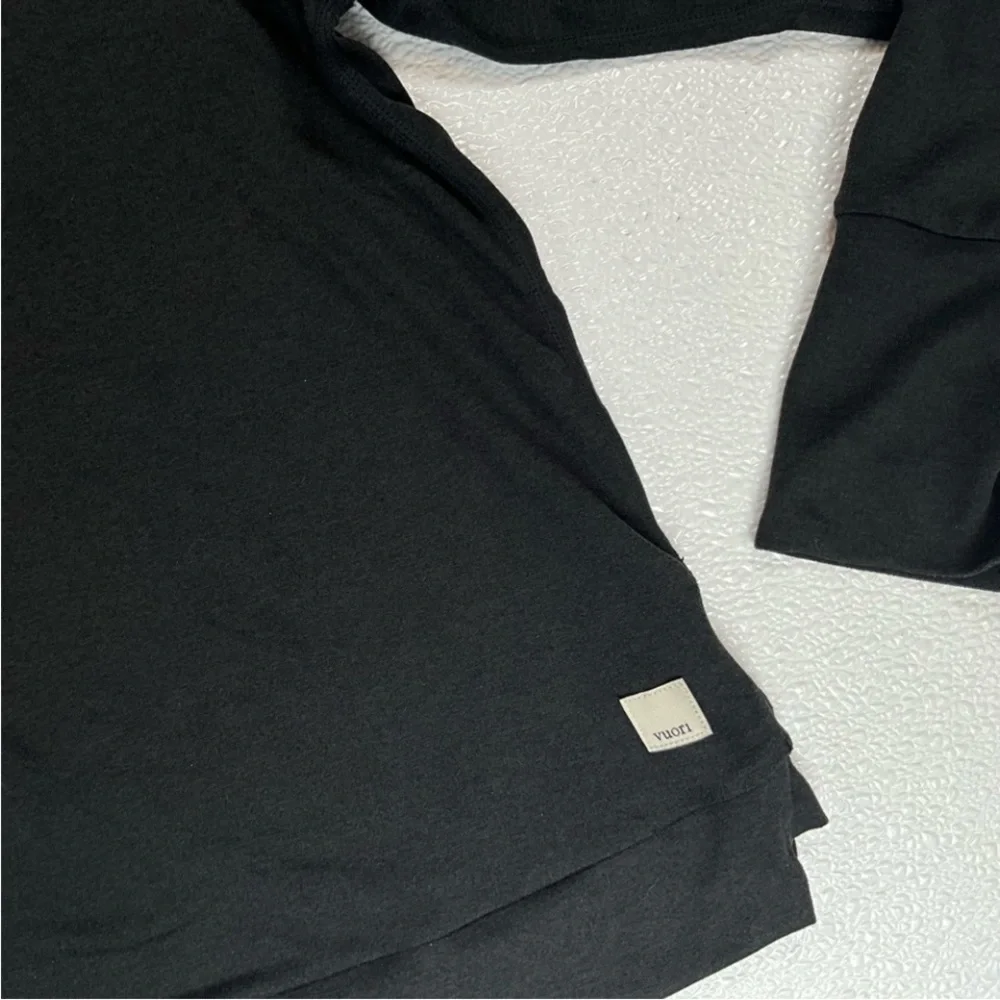 Vuori Halo Essential Hoodie Black
Heather - Picture 8 of 8